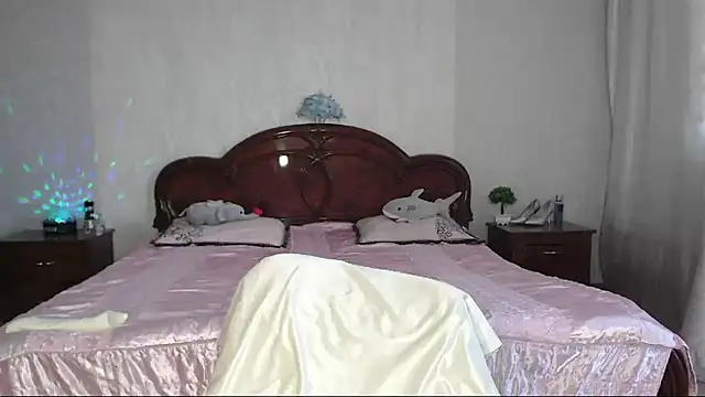 Snapshot of Batari chatting on 06/18/26, 04:33 Batari online show from 06/18/26, 04:33