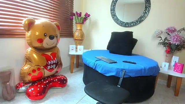 NicoleSantana online show from 04/02/26, 08:15