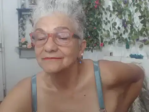 Snapshot of FunnyGrandma chatting on 02/08/25, 05:51 FunnyGrandma online show from 02/08/25, 05:51