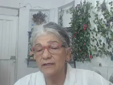Snapshot of FunnyGrandma chatting on 02/02/25, 03:54 FunnyGrandma online show from 02/02/25, 03:54
