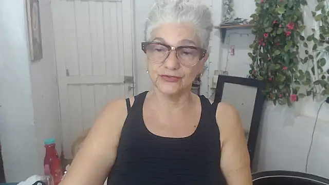 Snapshot of FunnyGrandma chatting on 03/20/25, 11:45 FunnyGrandma online show from 03/20/25, 11:45