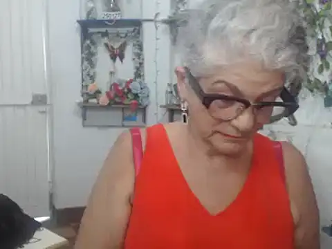 Snapshot of FunnyGrandma chatting on 01/30/25, 09:58 FunnyGrandma online show from 01/30/25, 09:58