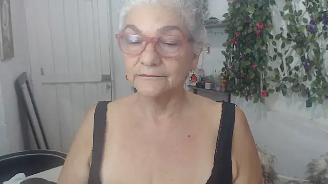 Snapshot of FunnyGrandma chatting on 03/16/25, 04:41 FunnyGrandma online show from 03/16/25, 04:41