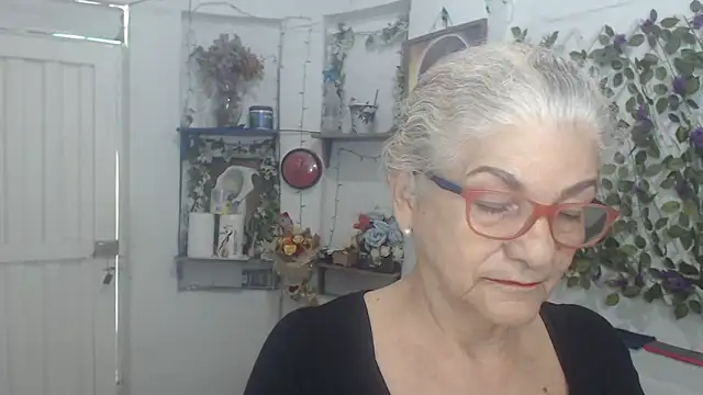 FunnyGrandma online show from 03/13/26, 02:44