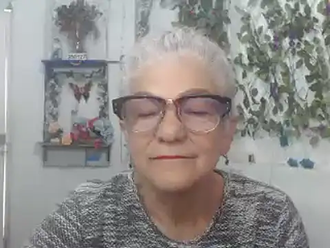 Snapshot of FunnyGrandma chatting on 02/03/25, 06:39 FunnyGrandma online show from 02/03/25, 06:39