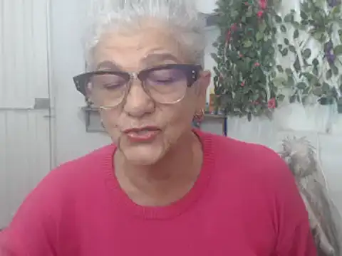 Snapshot of FunnyGrandma chatting on 01/12/25, 03:17 FunnyGrandma online show from 01/12/25, 03:17