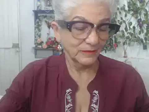 Snapshot of FunnyGrandma chatting on 01/19/25, 01:43 FunnyGrandma online show from 01/19/25, 01:43