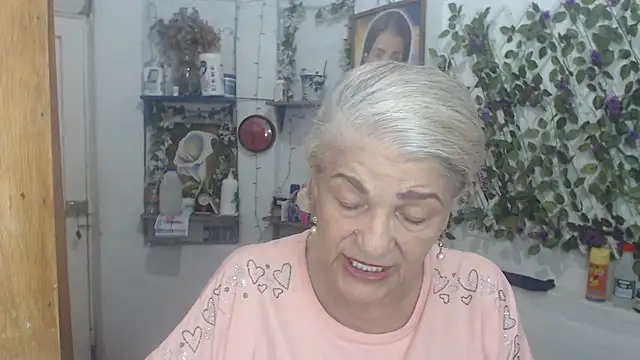 FunnyGrandma online show from 05/06/26, 02:04