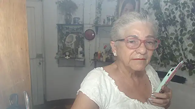 FunnyGrandma online show from 05/26/26, 01:26
