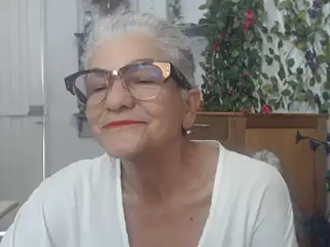Snapshot of FunnyGrandma chatting on 01/27/25, 09:33 FunnyGrandma online show from 01/27/25, 09:33
