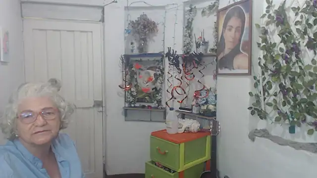 FunnyGrandma online show from 10/22/25, 02:33