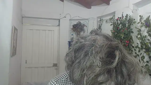 Snapshot of FunnyGrandma chatting on 02/19/25, 01:29 FunnyGrandma online show from 02/19/25, 01:29