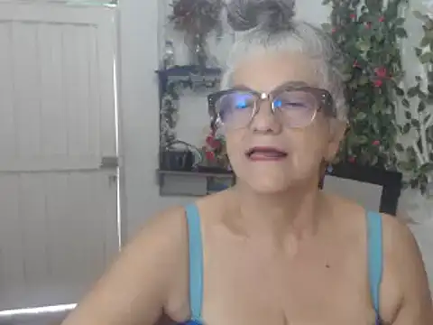 Snapshot of FunnyGrandma chatting on 03/22/25, 05:09 FunnyGrandma online show from 03/22/25, 05:09