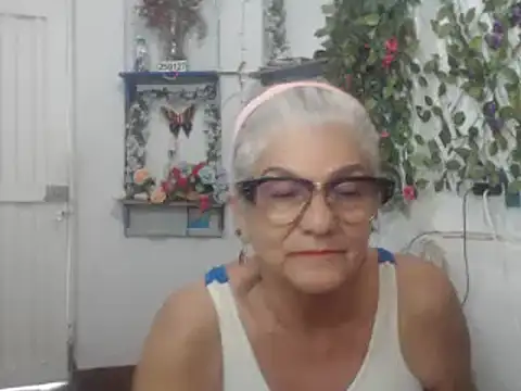 Snapshot of FunnyGrandma chatting on 01/26/25, 12:54 FunnyGrandma online show from 01/26/25, 12:54