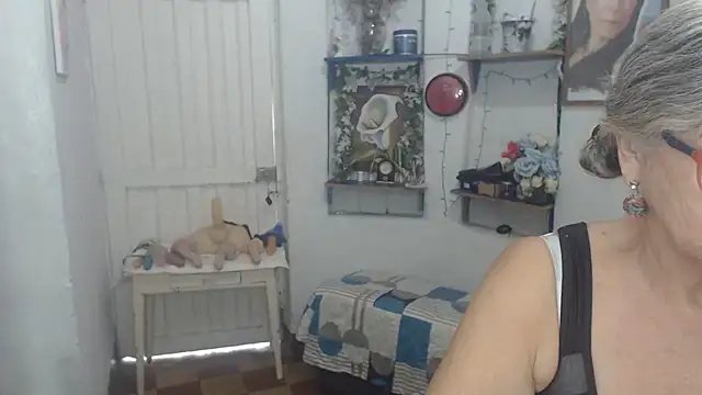 FunnyGrandma online show from 03/05/26, 07:43