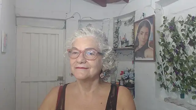 Snapshot of FunnyGrandma chatting on 10/05/25, 10:44 FunnyGrandma online show from 10/05/25, 10:44
