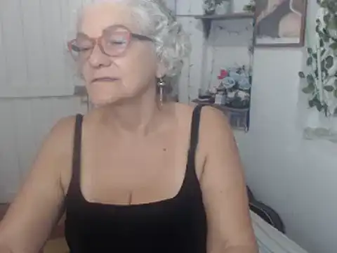 Snapshot of FunnyGrandma chatting on 09/11/25, 01:16 FunnyGrandma online show from 09/11/25, 01:16