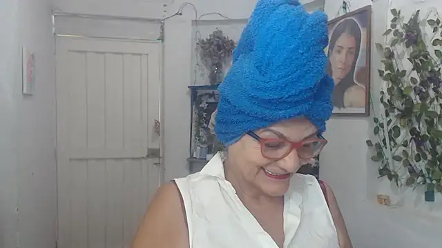 Snapshot of FunnyGrandma chatting on 09/19/25, 09:41 FunnyGrandma online show from 09/19/25, 09:41