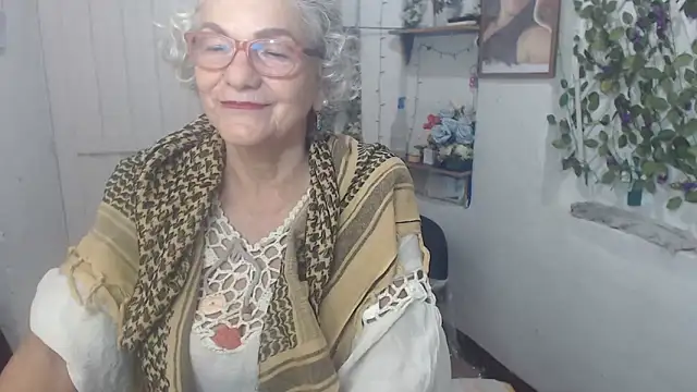 Snapshot of FunnyGrandma chatting on 10/05/25, 03:30 FunnyGrandma online show from 10/05/25, 03:30