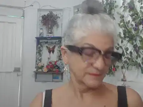Snapshot of FunnyGrandma chatting on 01/18/25, 07:48 FunnyGrandma online show from 01/18/25, 07:48