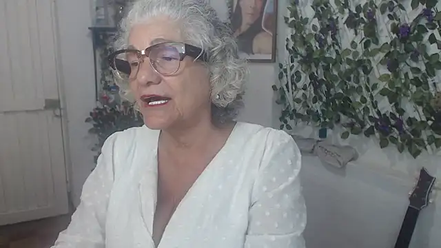 FunnyGrandma online show from 11/06/25, 01:42