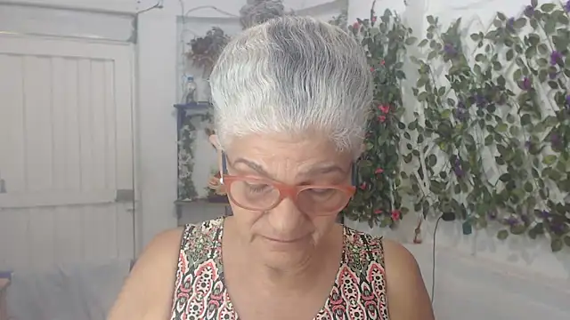 Snapshot of FunnyGrandma chatting on 02/15/25, 02:04 FunnyGrandma online show from 02/15/25, 02:04
