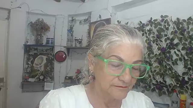 FunnyGrandma online show from 04/03/26, 09:21