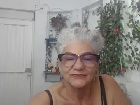 Snapshot of FunnyGrandma chatting on 01/26/25, 03:48 FunnyGrandma online show from 01/26/25, 03:48