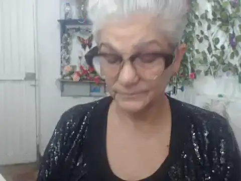 Snapshot of FunnyGrandma chatting on 01/11/25, 03:13 FunnyGrandma online show from 01/11/25, 03:13
