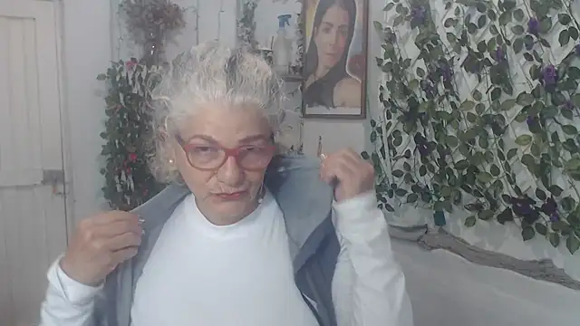 FunnyGrandma online show from 11/16/25, 04:28