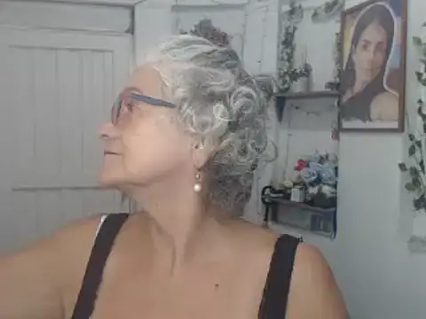 Snapshot of FunnyGrandma chatting on 09/14/25, 11:16 FunnyGrandma online show from 09/14/25, 11:16