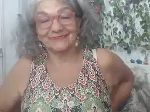 Snapshot of FunnyGrandma chatting on 02/07/25, 02:50 FunnyGrandma online show from 02/07/25, 02:50