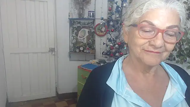 FunnyGrandma online show from 12/23/25, 02:33
