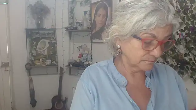 FunnyGrandma online show from 12/02/25, 08:43