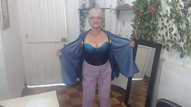 Snapshot of FunnyGrandma chatting on 03/12/25, 09:13 FunnyGrandma online show from 03/12/25, 09:13