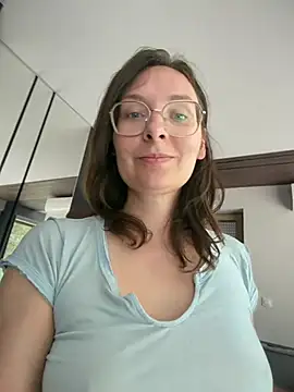 Snapshot of The_Snowwhitee chatting on 06/18/26, 08:46 The Snowwhitee online show from 06/18/26, 08:46