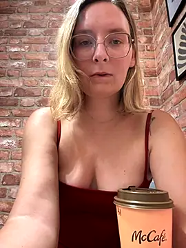 Snapshot of The_Snowwhitee chatting on 09/10/25, 07:13 The Snowwhitee online show from 09/10/25, 07:13