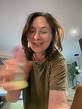 Snapshot of The_Snowwhitee chatting on 05/03/26, 03:15 The Snowwhitee online show from 05/03/26, 03:15