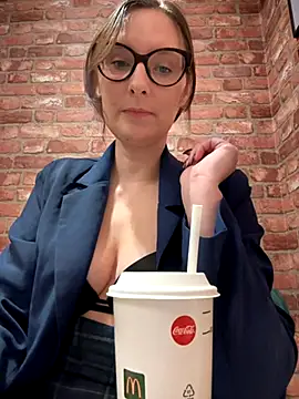 The Snowwhitee online show from 12/01/25, 09:04