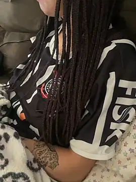 Snapshot of blackmodel chatting on 12/31/24, 03:31 blackmodel online show from 12/31/24, 03:31