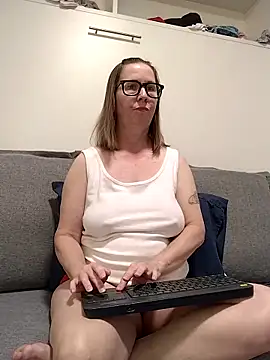 SweetandNaughty1 online show from 05/06/26, 08:02