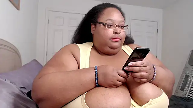 Snapshot of Loves_Aura chatting on 01/20/25, 01:39 Loves Aura online show from 01/20/25, 01:39