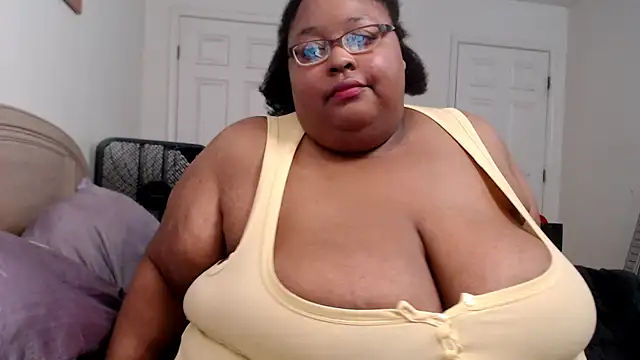 Snapshot of Loves_Aura chatting on 10/03/25, 11:50 Loves Aura online show from 10/03/25, 11:50