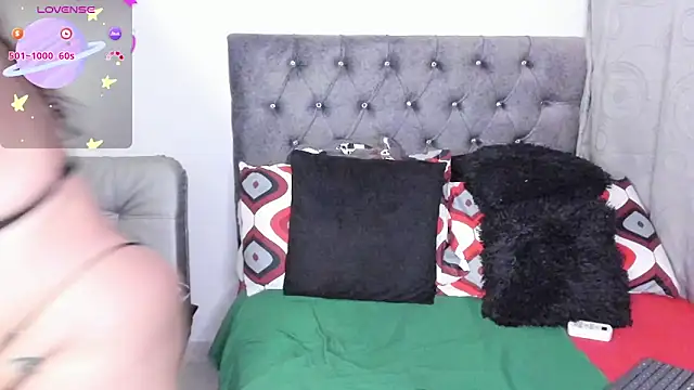 Snapshot of candy_sex_hot_ chatting on 10/23/25, 05:39 candy sex hot online show from 10/23/25, 05:39