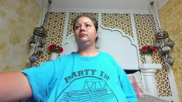 Snapshot of AleshaArabian chatting on 09/24/25, 03:13 AleshaArabian online show from 09/24/25, 03:13