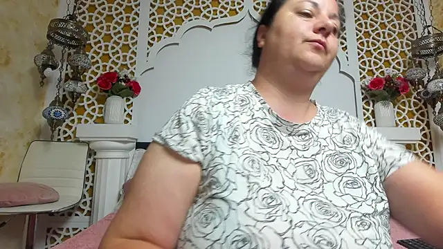 Snapshot of AleshaArabian chatting on 09/19/25, 02:48 AleshaArabian online show from 09/19/25, 02:48