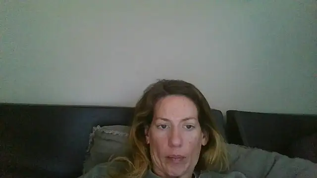 Snapshot of Rhodesxox chatting on 11/05/25, 06:00 Rhodesxox online show from 11/05/25, 06:00