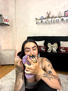 EmmyEvans1 online show from 11/17/25, 07:51