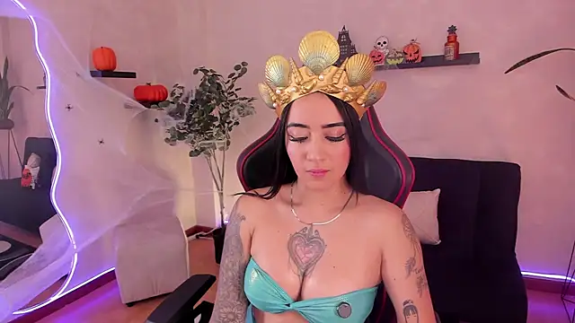 EmmyEvans1 online show from 10/01/25, 07:51