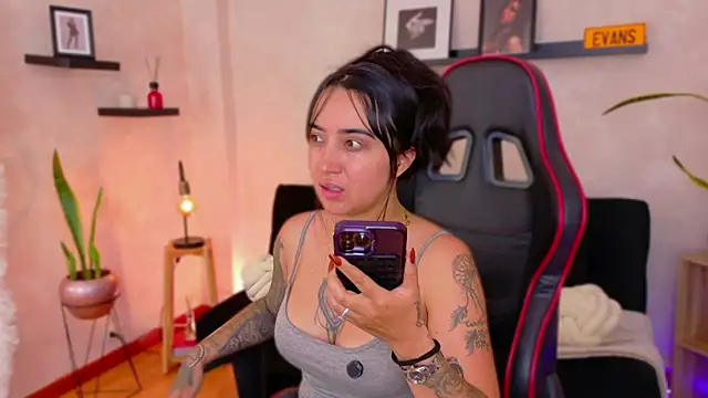 EmmyEvans1 online show from 02/12/26, 05:23